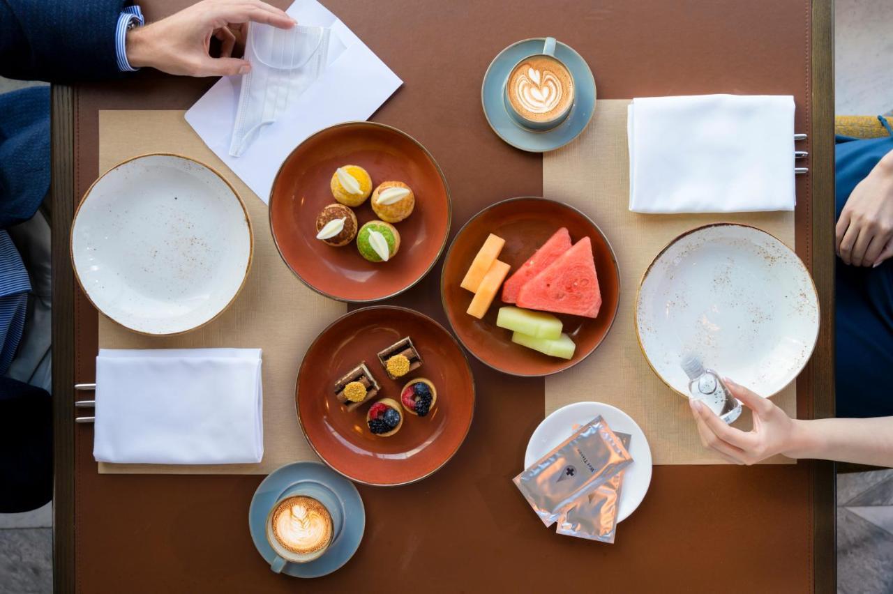 Отель Hyatt Centric Janakpuri Нью-Дели Экстерьер фото A table set for breakfast