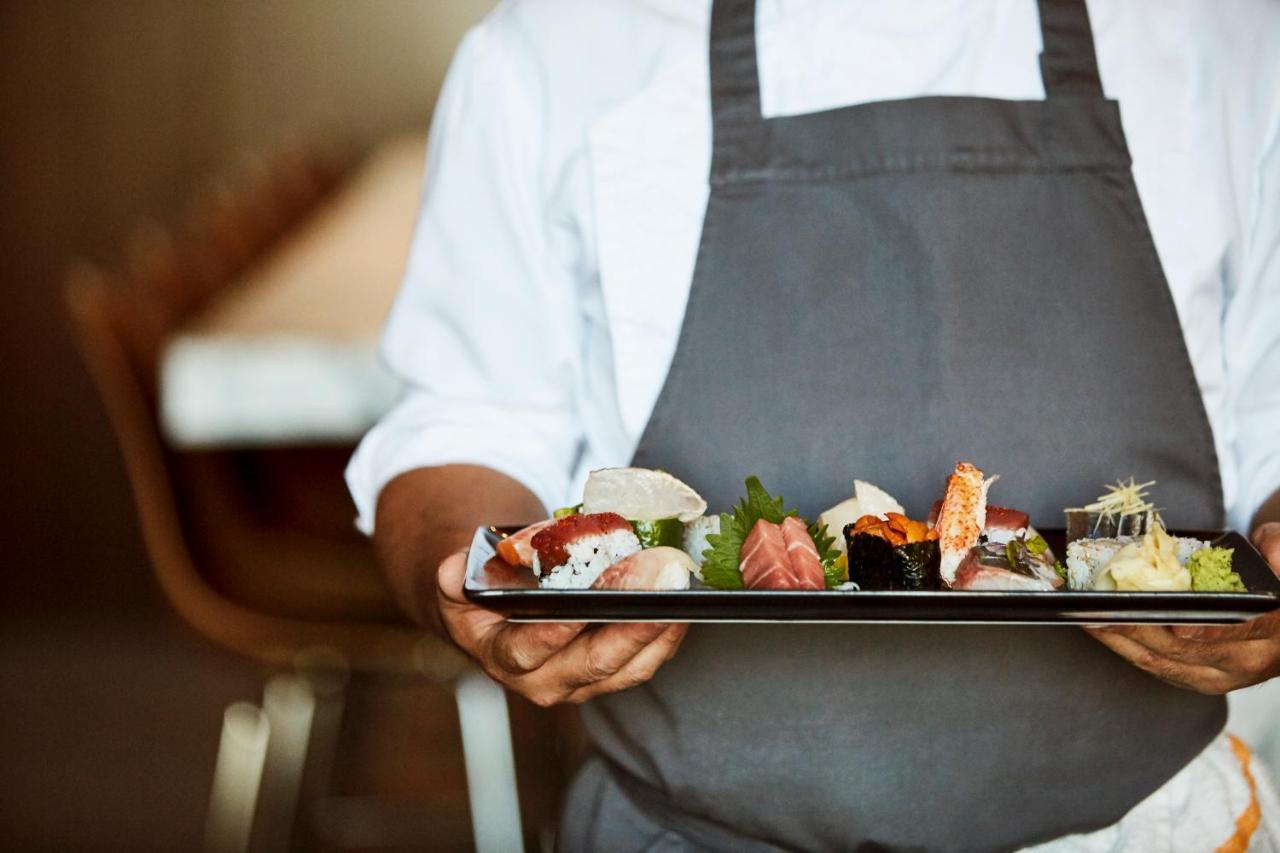 Отель Hyatt Centric Janakpuri Нью-Дели Экстерьер фото A sushi chef