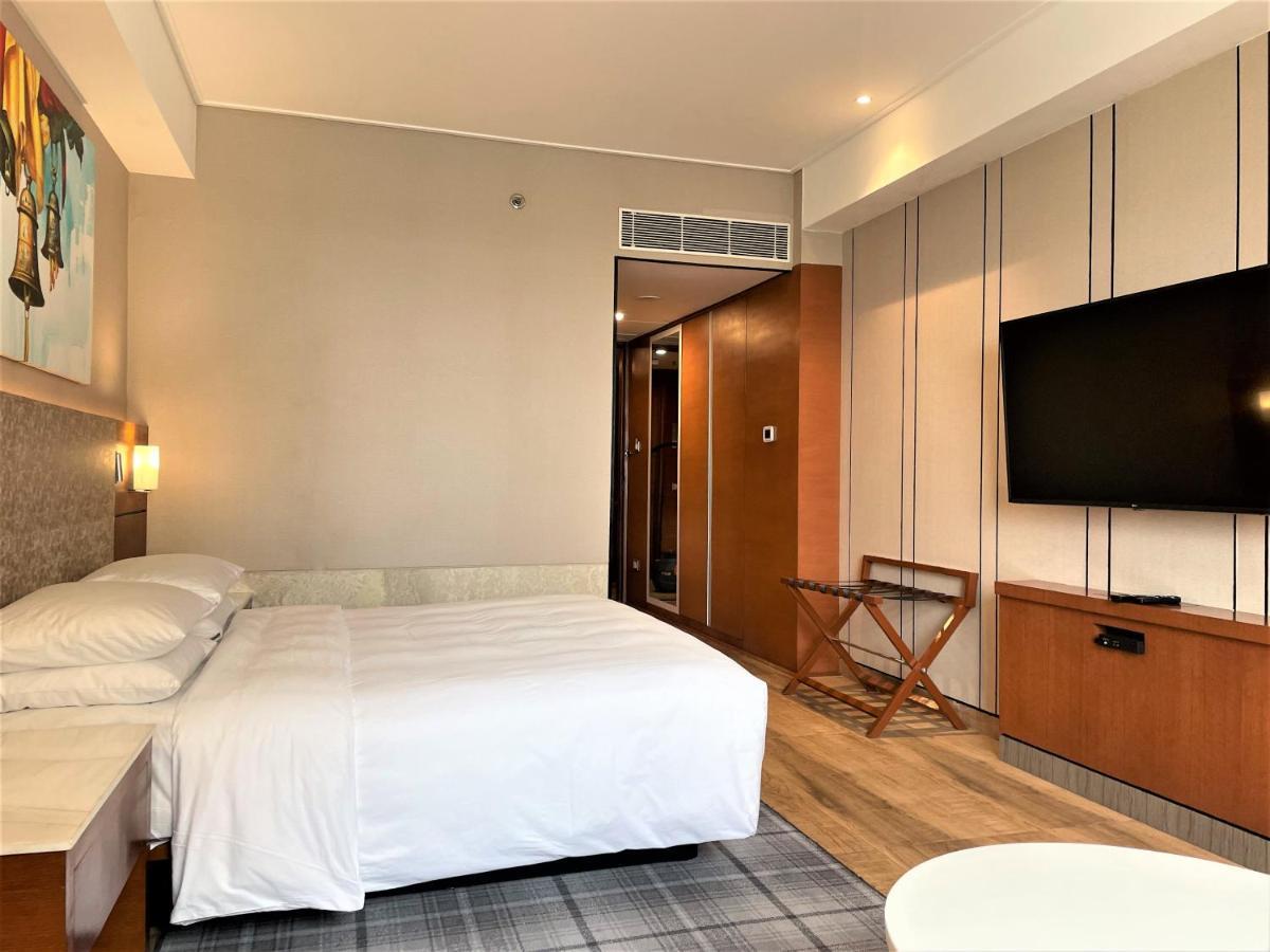 Отель Hyatt Centric Janakpuri Нью-Дели Экстерьер фото A room at the hotel