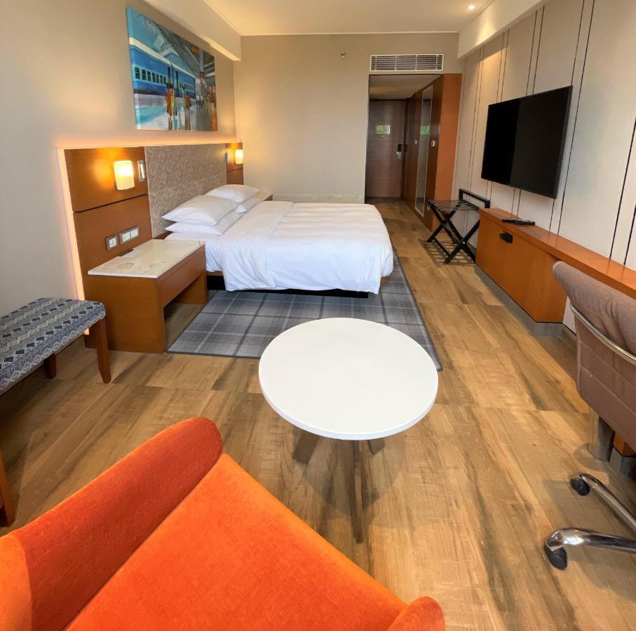 Отель Hyatt Centric Janakpuri Нью-Дели Экстерьер фото Deluxe room