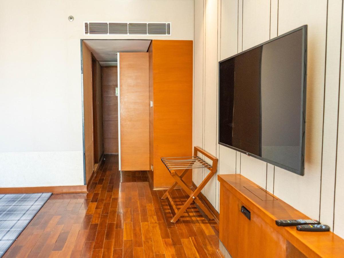 Отель Hyatt Centric Janakpuri Нью-Дели Экстерьер фото A television set in a hotel room