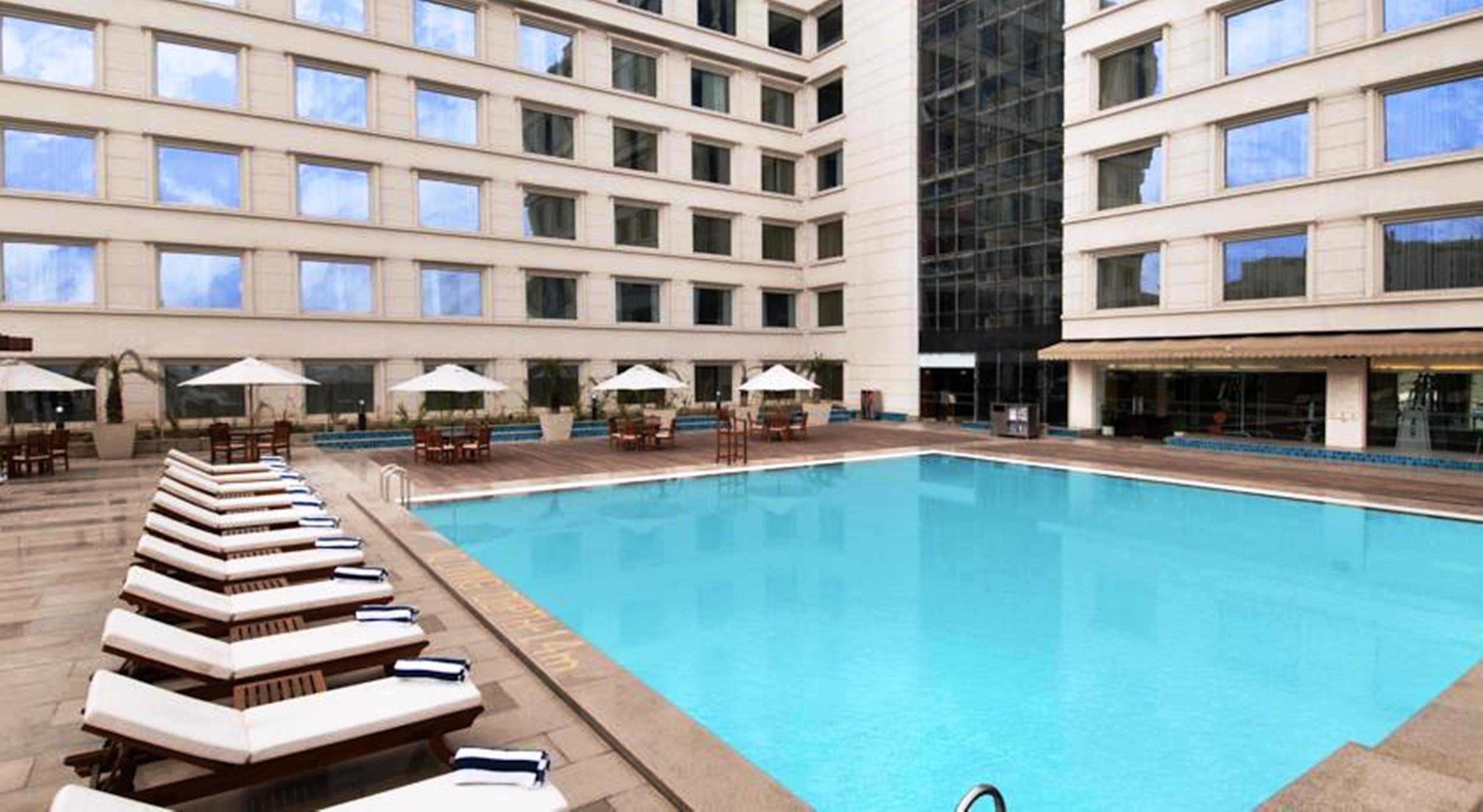 Отель Hyatt Centric Janakpuri Нью-Дели Экстерьер фото The pool at the Taj Bengal