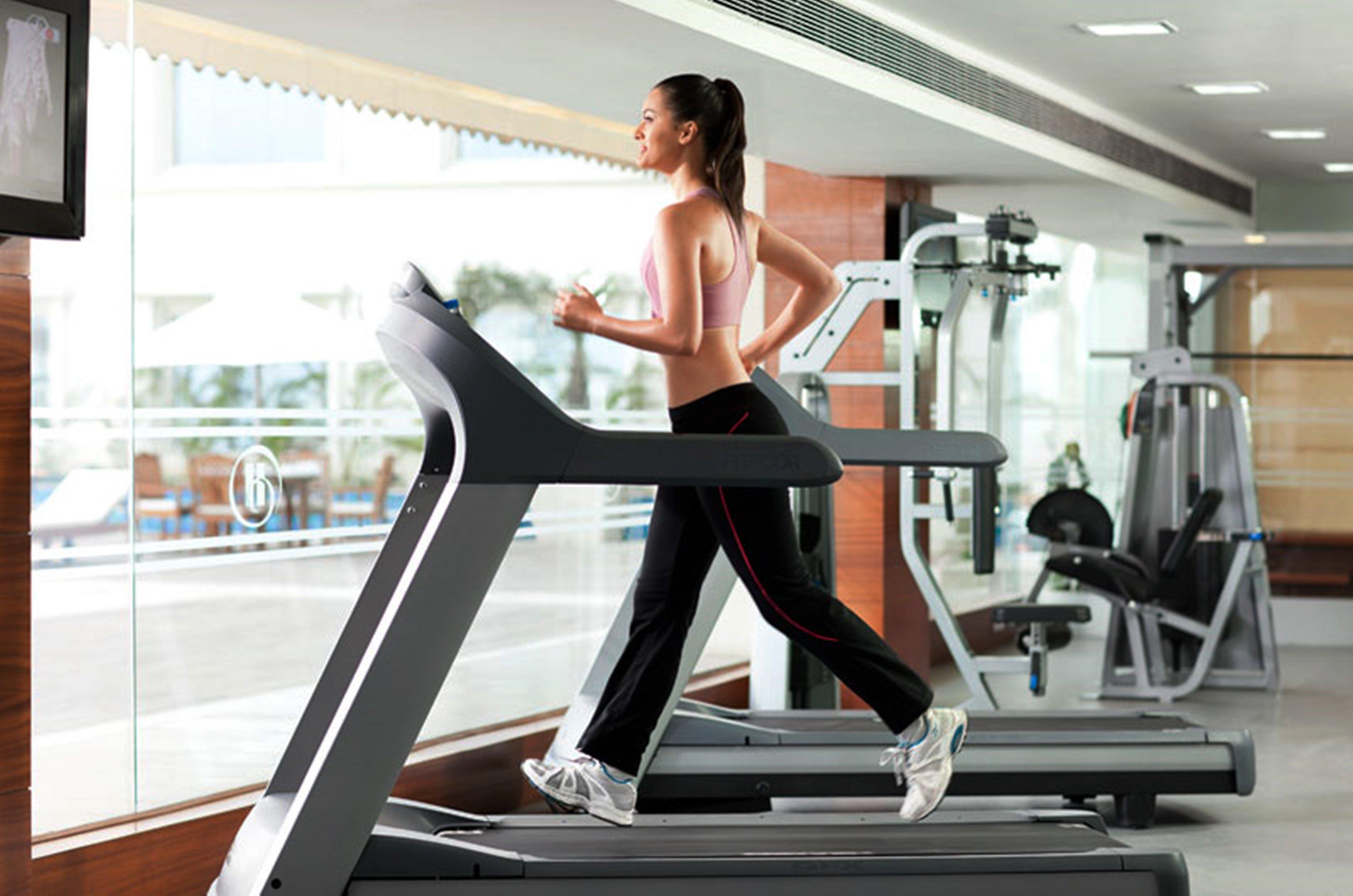 Отель Hyatt Centric Janakpuri Нью-Дели Экстерьер фото A woman exercising on a treadmill