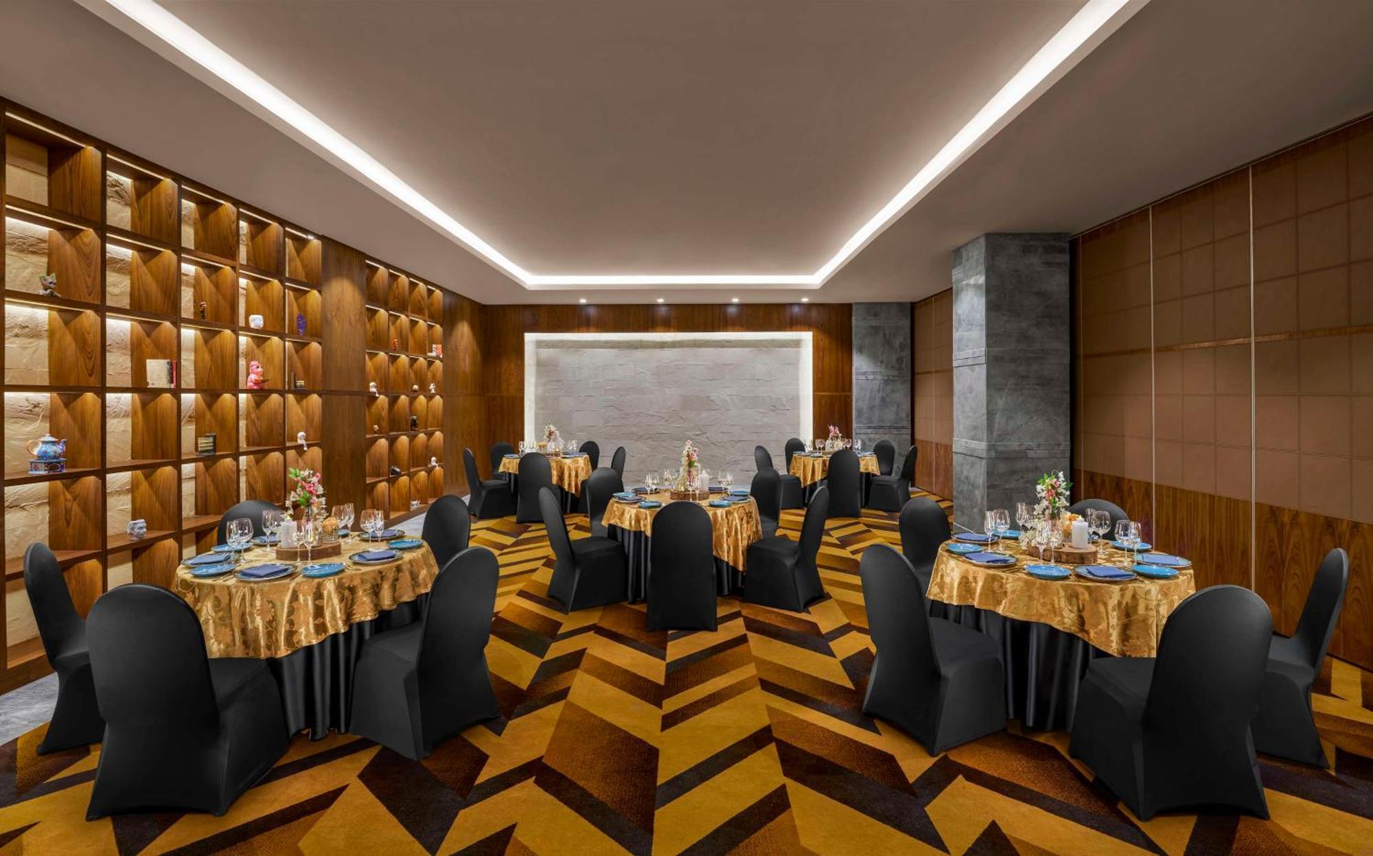 Отель Hyatt Centric Janakpuri Нью-Дели Экстерьер фото The Royal Ballroom