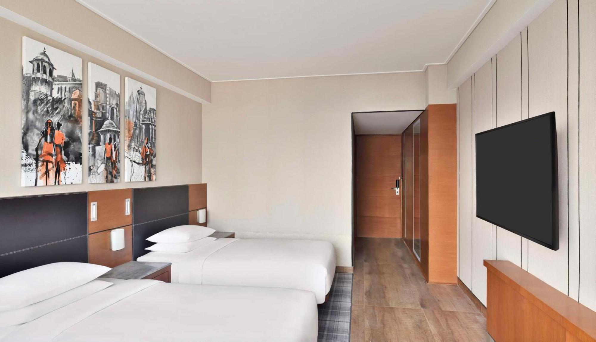 Отель Hyatt Centric Janakpuri Нью-Дели Экстерьер фото A typical room at the hotel