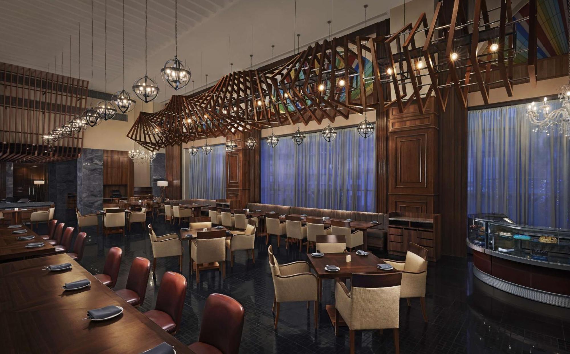 Отель Hyatt Centric Janakpuri Нью-Дели Экстерьер фото The interior of the restaurant